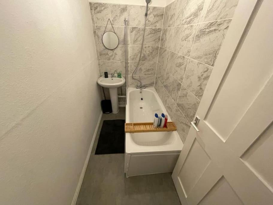 Stunning 2 Bedroom On Tower Bridge London Exterior photo