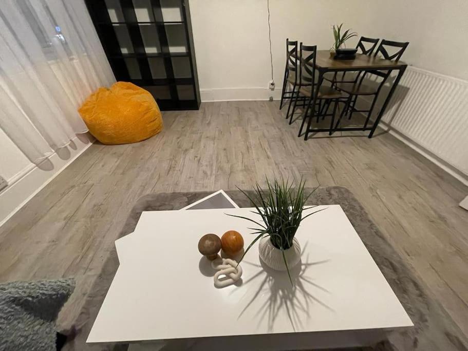 Stunning 2 Bedroom On Tower Bridge London Exterior photo