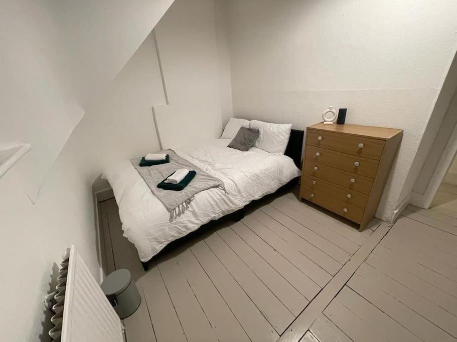 Stunning 2 Bedroom On Tower Bridge London Exterior photo