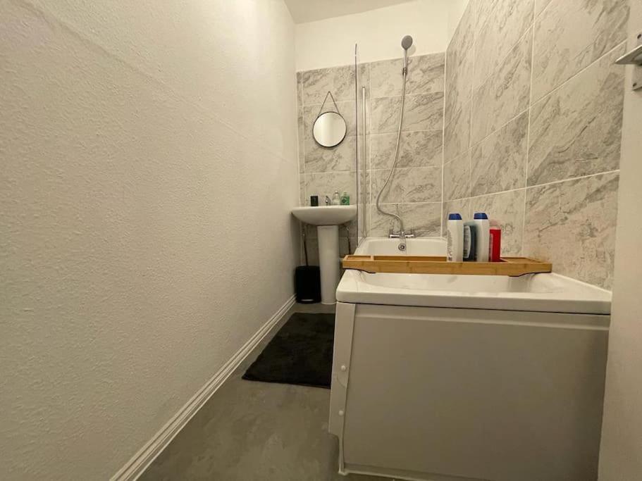 Stunning 2 Bedroom On Tower Bridge London Exterior photo